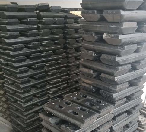 Laying machine split track plate