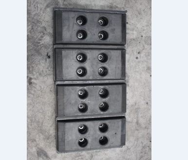 Overall track plate of paver
